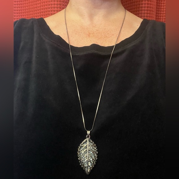 Sparkly Leaf Pendant and Necklace Bundle - Picture 9 of 10